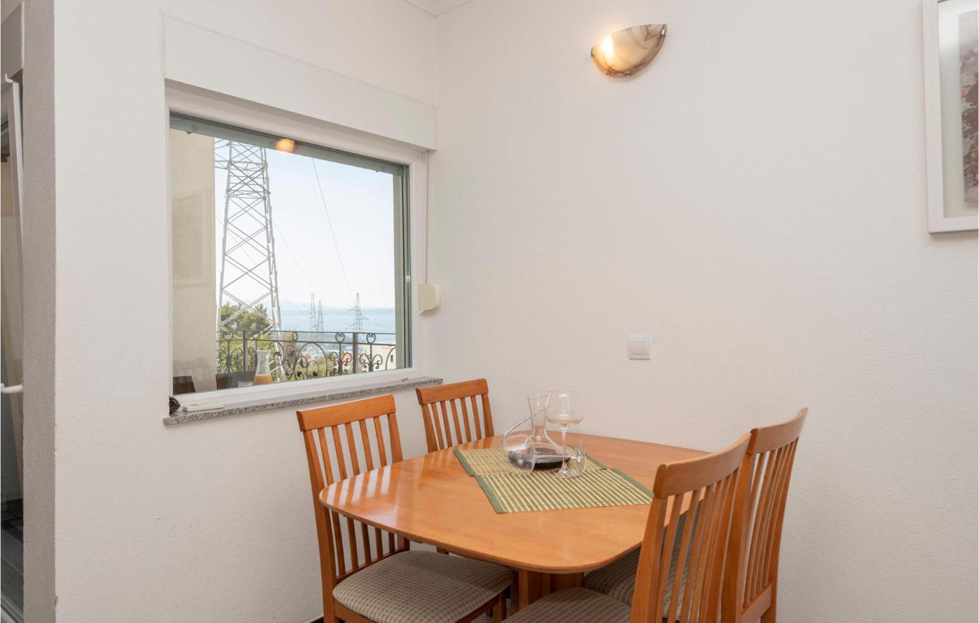1 Bedroom Stunning Apartment In Макарска Екстериор снимка