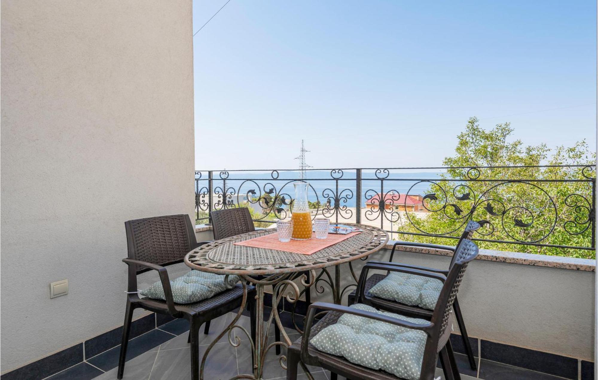 1 Bedroom Stunning Apartment In Макарска Екстериор снимка