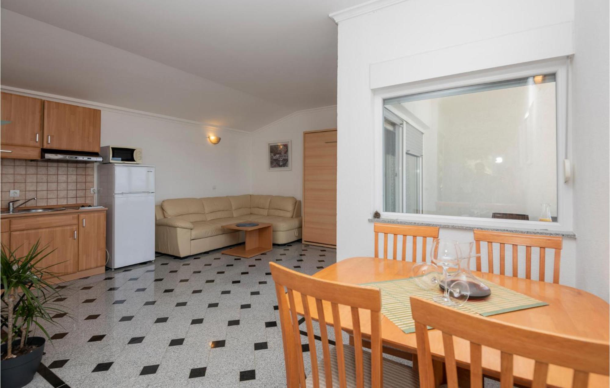 1 Bedroom Stunning Apartment In Макарска Екстериор снимка